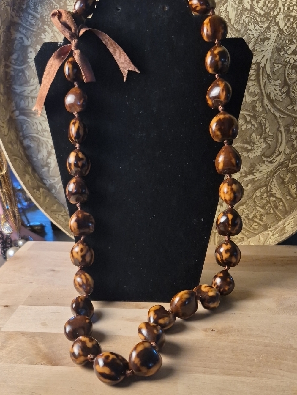 Tradional Hawaiian KUKUI Nut LEI. Womans Jewelry